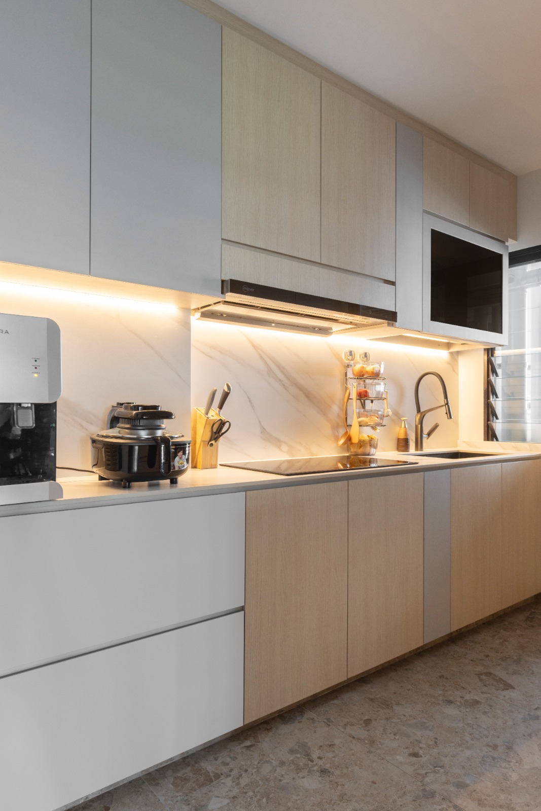 Contemporary Design - Kitchen - HDB 4 Room - Design by Defour Home Studios Pte Ltd