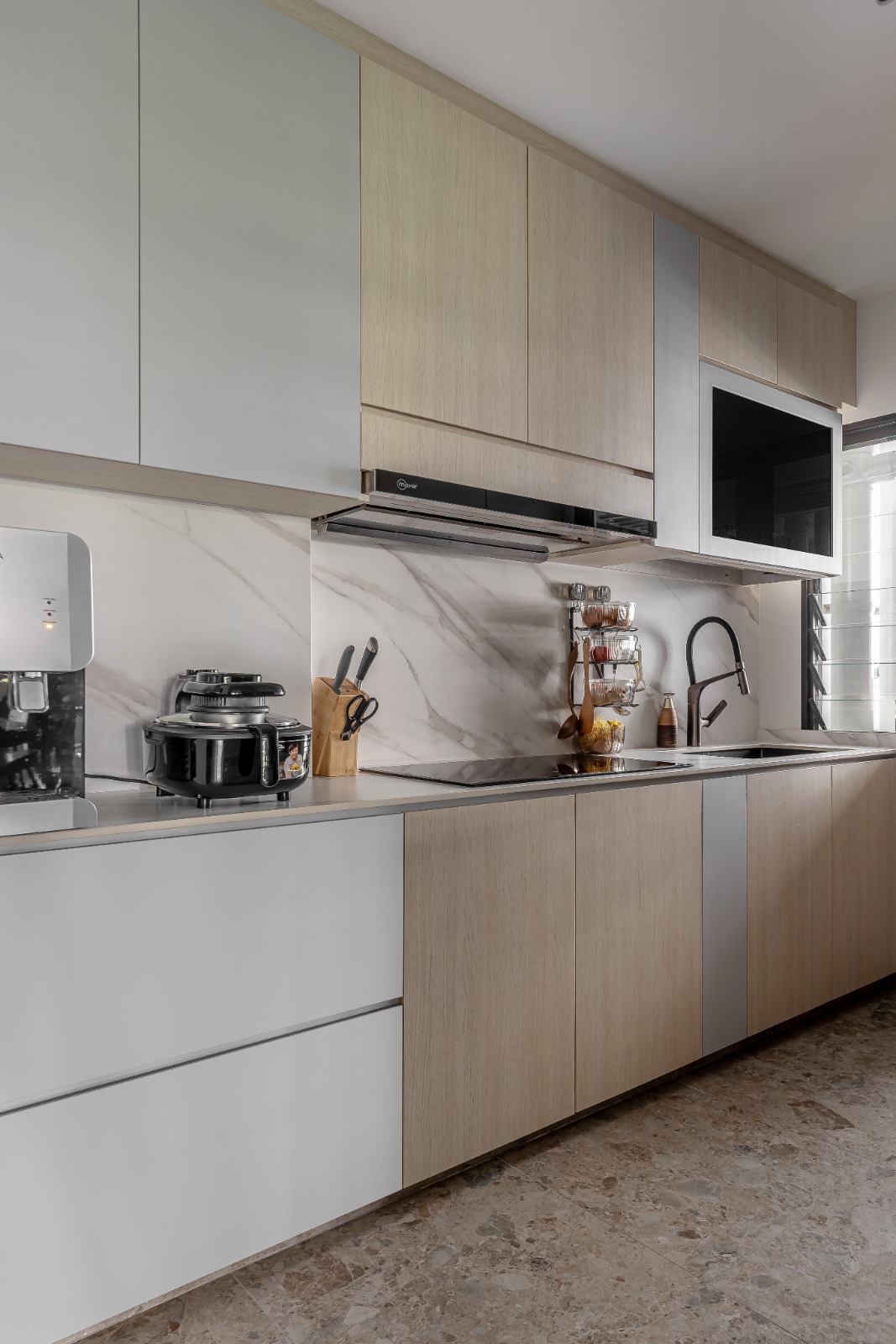 Contemporary Design - Kitchen - HDB 4 Room - Design by Defour Home Studios Pte Ltd