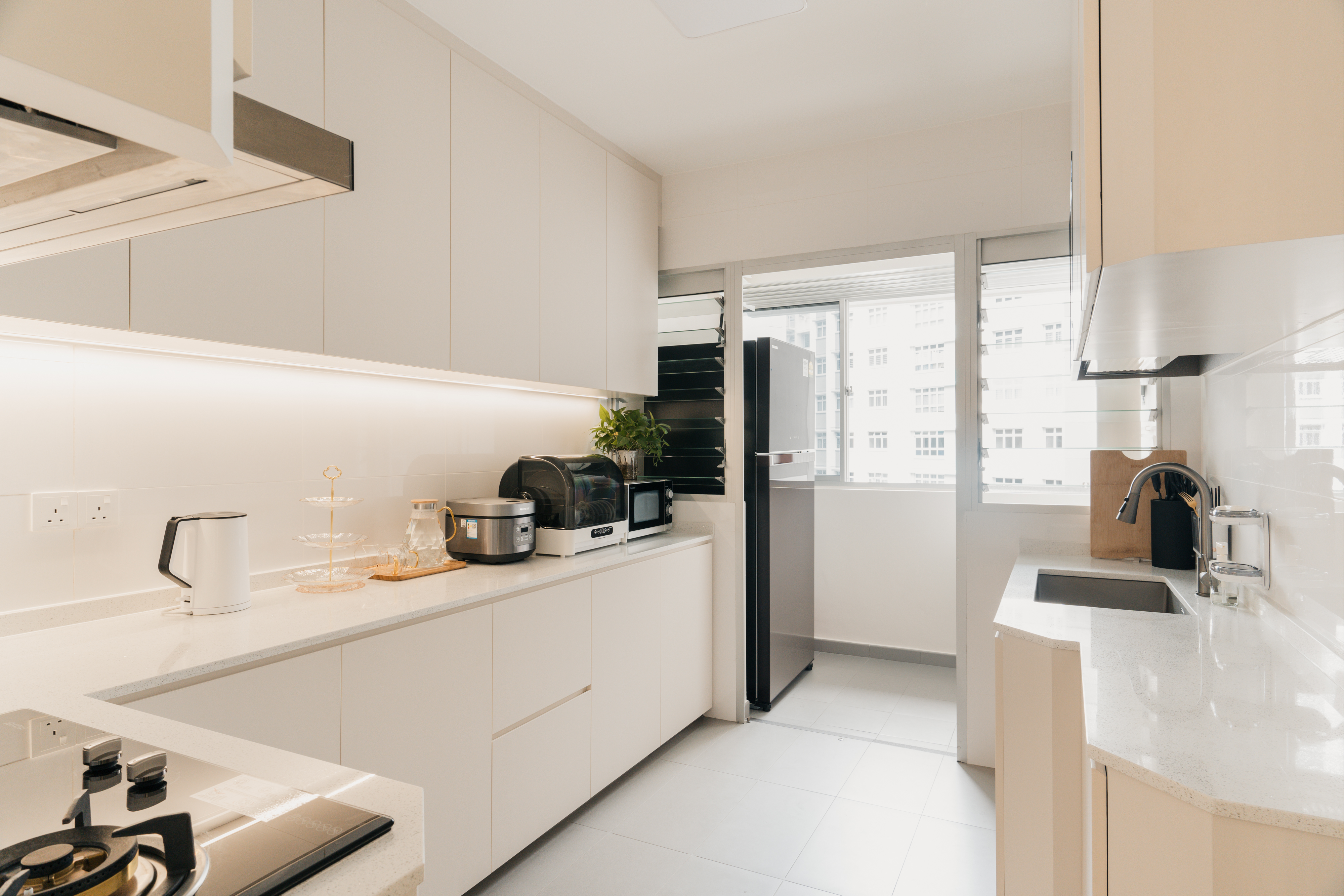 Contemporary, Minimalist Design - Kitchen - HDB 4 Room - Design by Interior Artist Pte Ltd