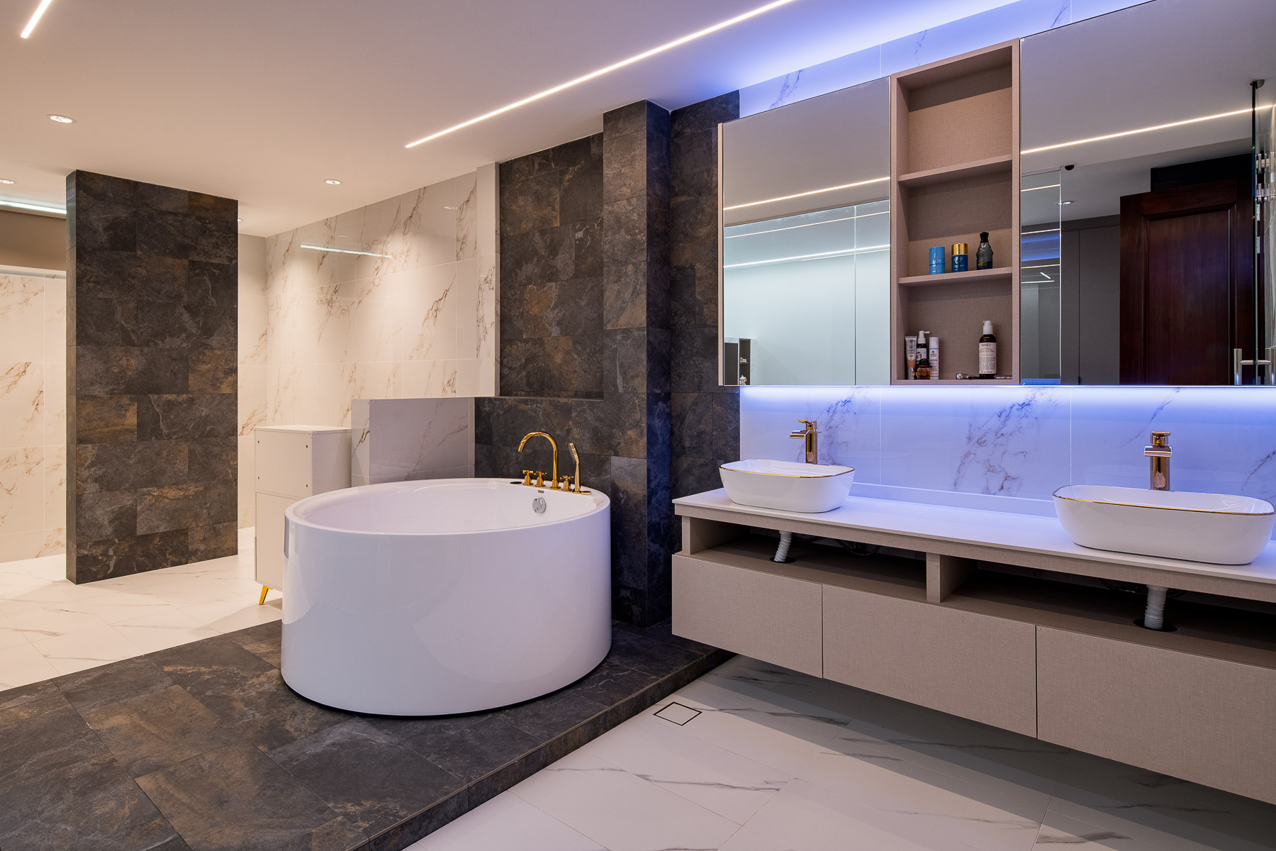 Contemporary Design - Bathroom - Landed House - Design by Mr Designer Studio