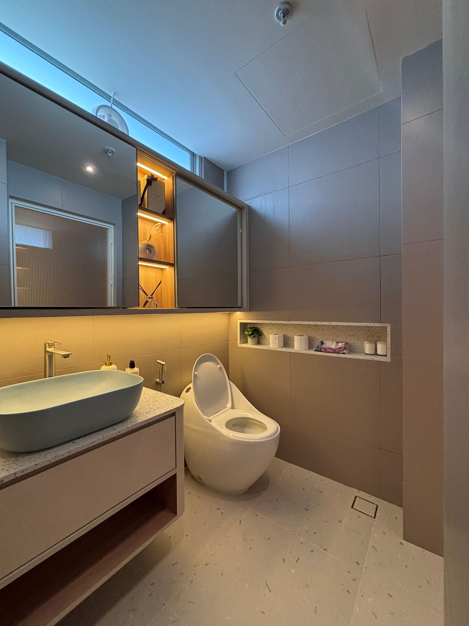 Contemporary Design - Bathroom - Office - Design by Niche Koncept