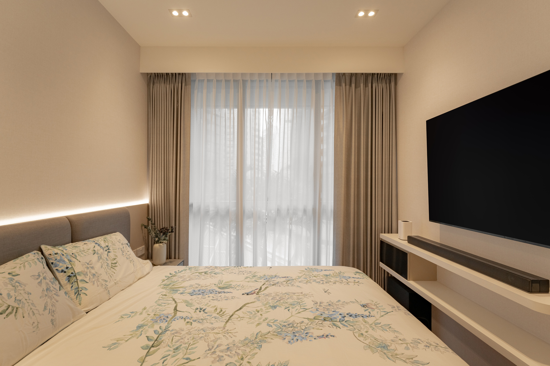 Contemporary, Modern Design - Bedroom - Condominium - Design by U-Home Interior Design Pte Ltd