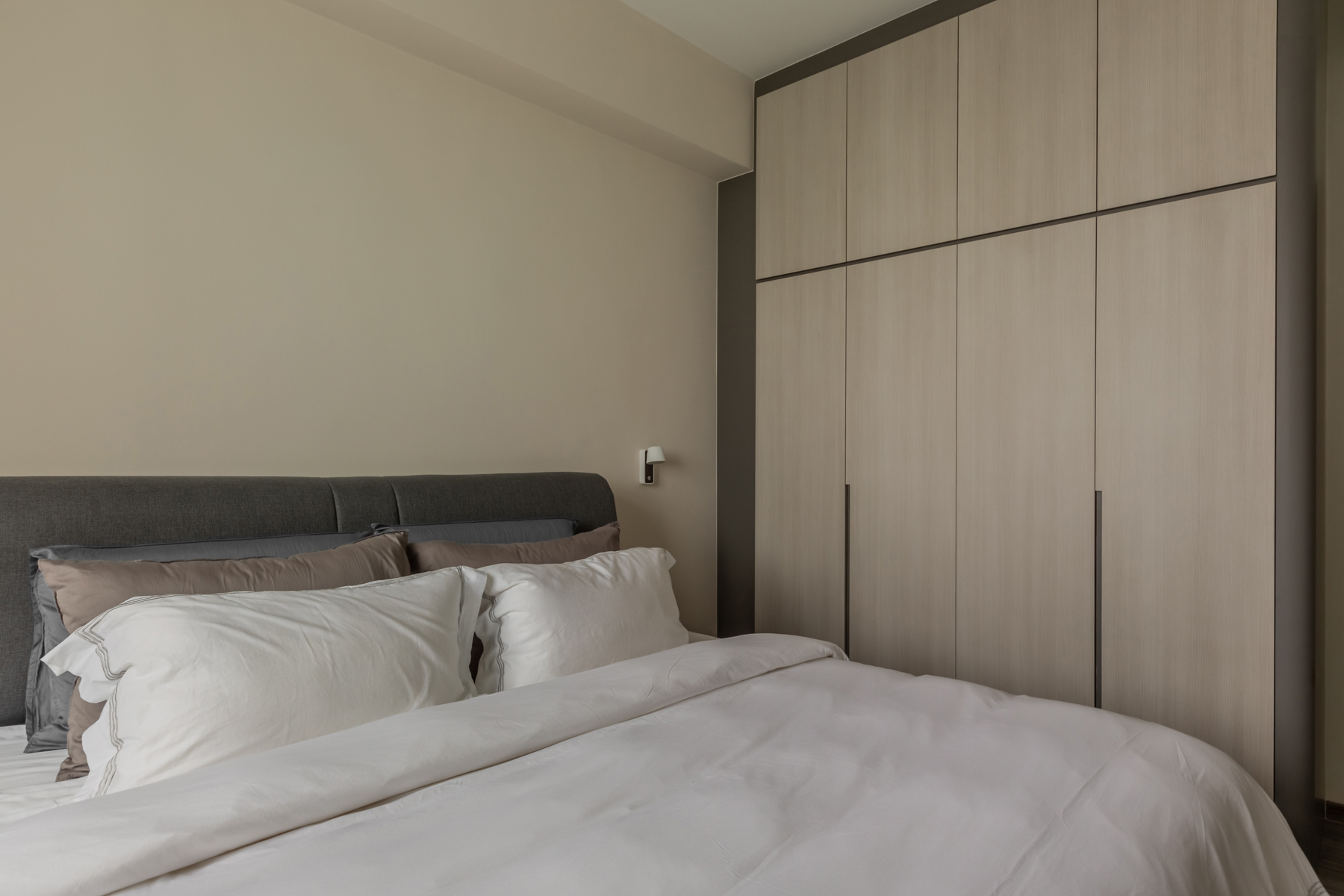 Contemporary, Modern Design - Bedroom - Condominium - Design by U-Home Interior Design Pte Ltd